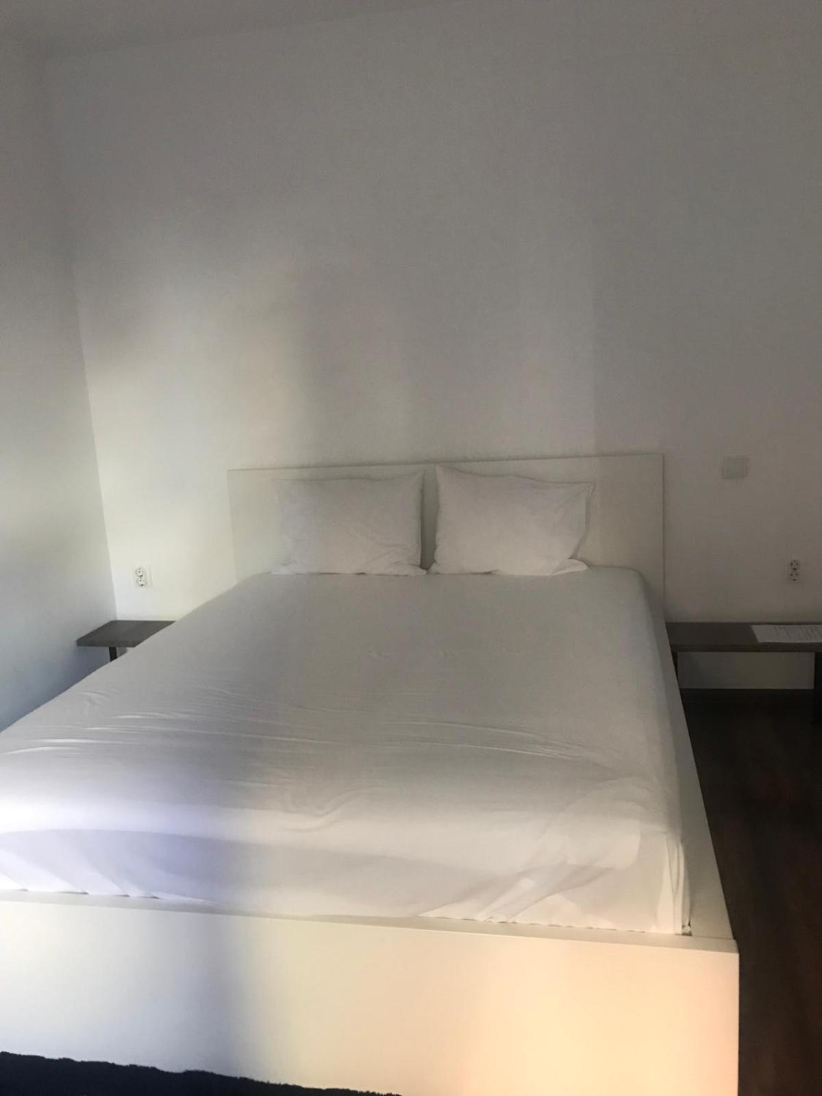 Lilia 3 Self-Check In Apartment With Hot Water Despite Prevention In The Neighborhood, Food And Drink Shop Open Until 10 Pm And Free Parking Area Next Ot 24 Hours Food And Drink Shop And Free Parking Area Sofia Eksteriør billede