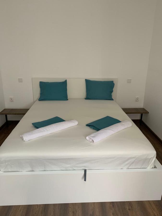 Lilia 3 Self-Check In Apartment With Hot Water Despite Prevention In The Neighborhood, Food And Drink Shop Open Until 10 Pm And Free Parking Area Next Ot 24 Hours Food And Drink Shop And Free Parking Area Sofia Eksteriør billede