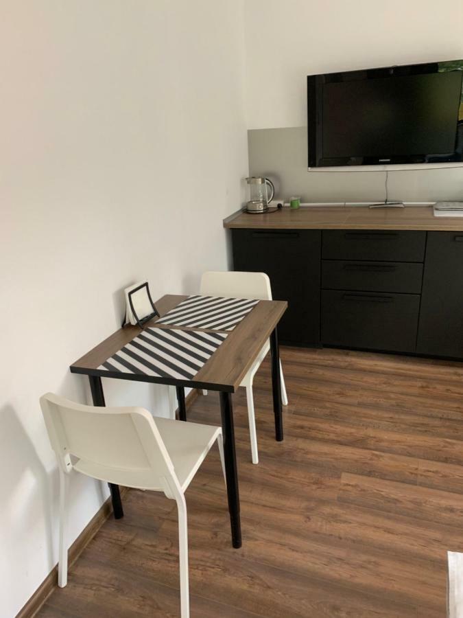 Lilia 3 Self-Check In Apartment With Hot Water Despite Prevention In The Neighborhood, Food And Drink Shop Open Until 10 Pm And Free Parking Area Next Ot 24 Hours Food And Drink Shop And Free Parking Area Sofia Eksteriør billede