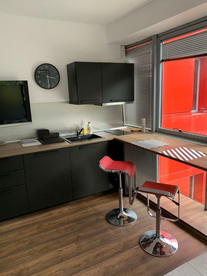Lilia 3 Self-Check In Apartment With Hot Water Despite Prevention In The Neighborhood, Food And Drink Shop Open Until 10 Pm And Free Parking Area Next Ot 24 Hours Food And Drink Shop And Free Parking Area Sofia Eksteriør billede