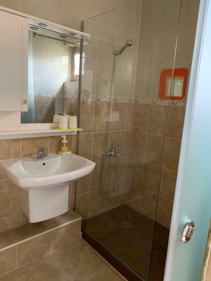 Lilia 3 Self-Check In Apartment With Hot Water Despite Prevention In The Neighborhood, Food And Drink Shop Open Until 10 Pm And Free Parking Area Next Ot 24 Hours Food And Drink Shop And Free Parking Area Sofia Eksteriør billede