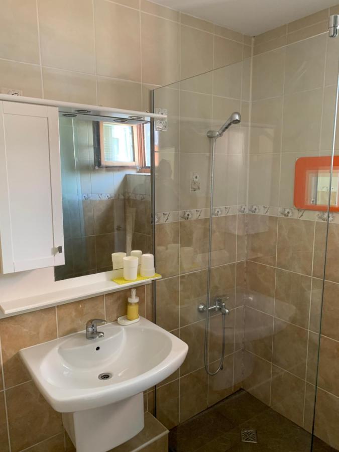 Lilia 3 Self-Check In Apartment With Hot Water Despite Prevention In The Neighborhood, Food And Drink Shop Open Until 10 Pm And Free Parking Area Next Ot 24 Hours Food And Drink Shop And Free Parking Area Sofia Eksteriør billede